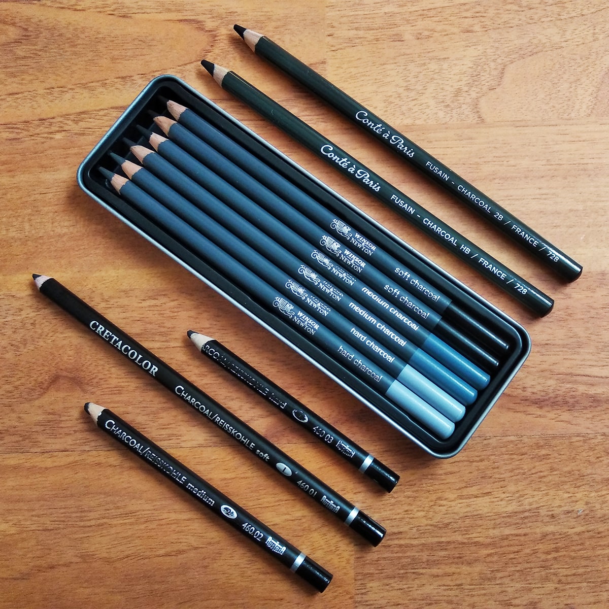 Prova a confronto di matite a carboncino